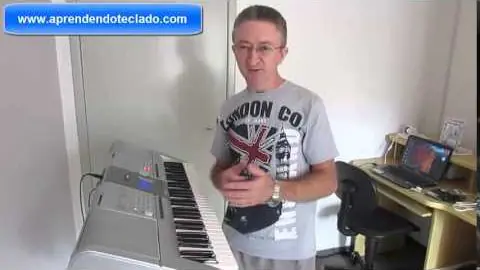 Renato ao lado do teclado
